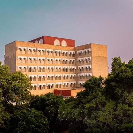Taj Ganges Váránaszi Kültér fotó The main building of the university