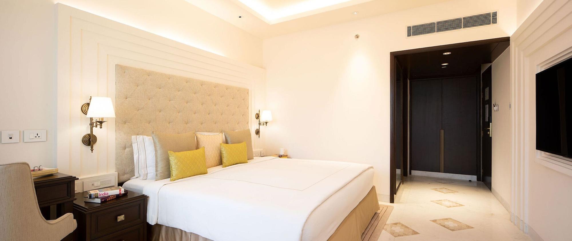 Taj Ganges Váránaszi Kültér fotó A bedroom at the hotel