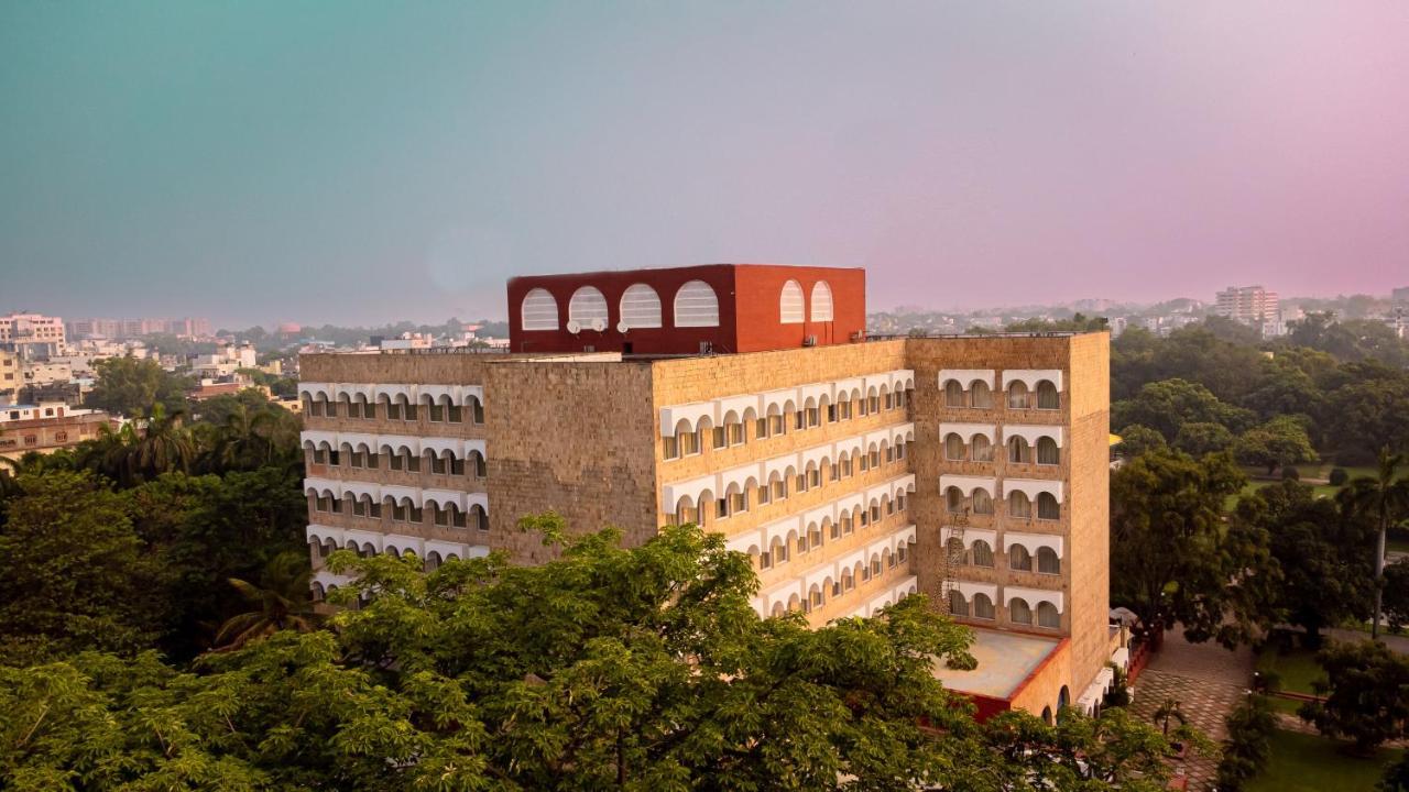 Taj Ganges Váránaszi Kültér fotó The main building of the university