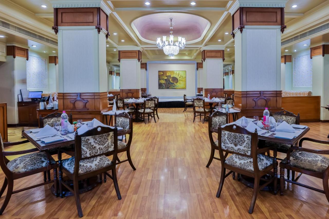 Taj Ganges Váránaszi Kültér fotó The restaurant