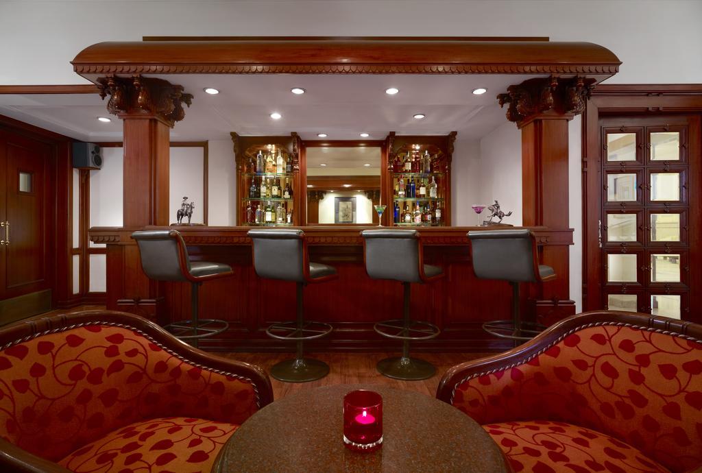 Taj Ganges Váránaszi Kültér fotó The bar