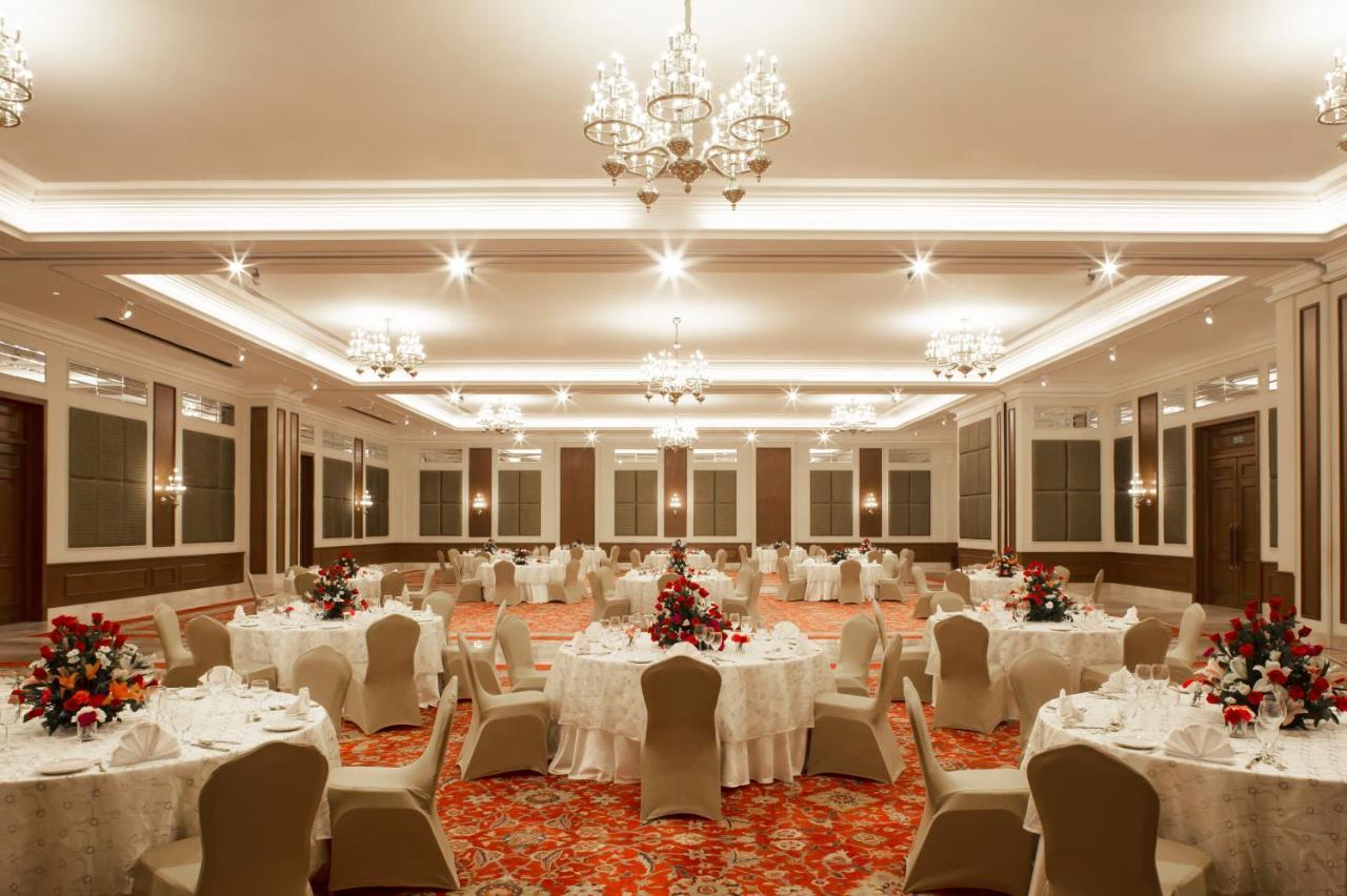 Taj Ganges Váránaszi Kültér fotó The Imperial Ball Room