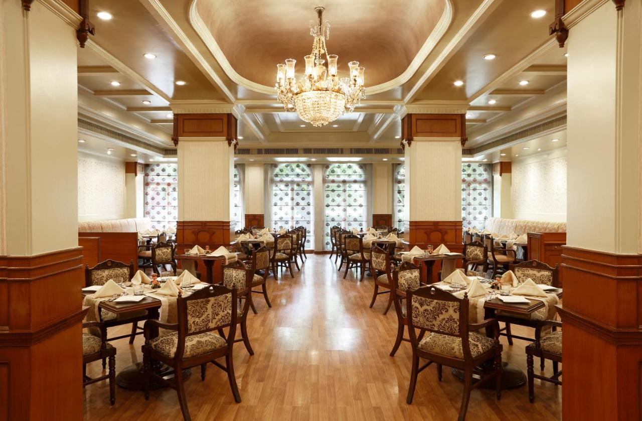 Taj Ganges Váránaszi Kültér fotó The interior of the restaurant