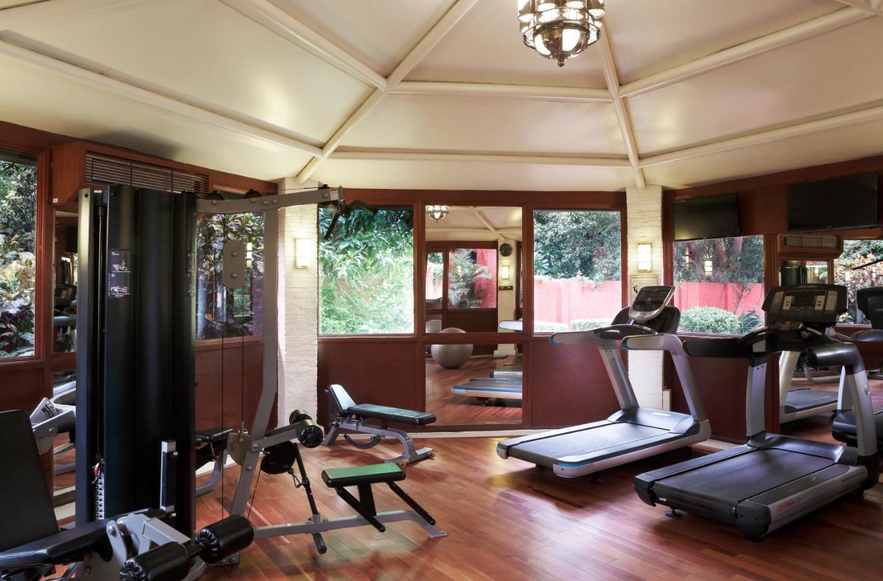 Taj Ganges Váránaszi Kültér fotó The gym at the Taj Bengal