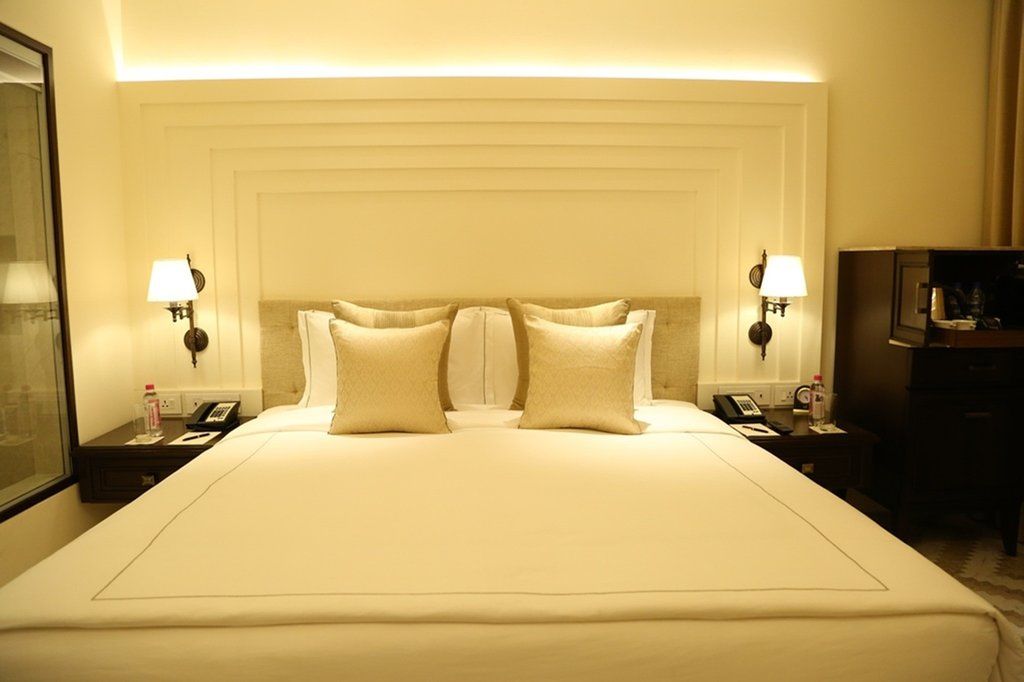 Taj Ganges Váránaszi Kültér fotó A bedroom at the Taj Mahal Palace